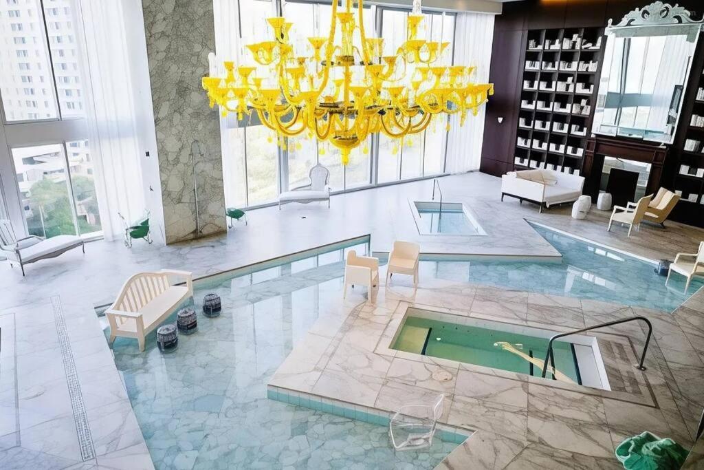 W Hotel Luxury High Rise Майами Экстерьер фото